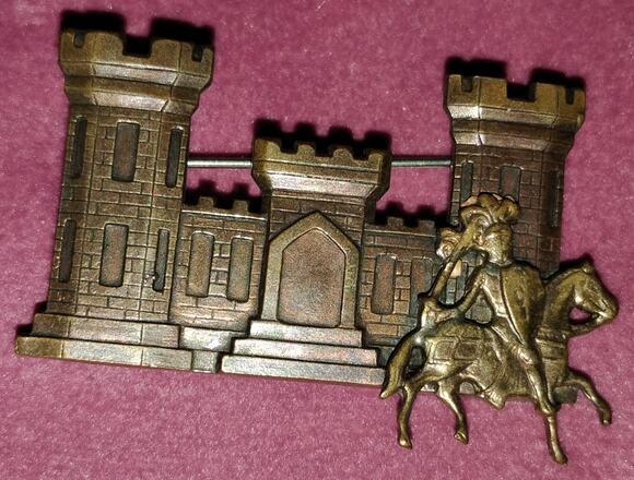 Vintage Jewelry - Vintage 1950s Medieval Castle & Knight on Horse Brass Tone Figural Brooch Pin